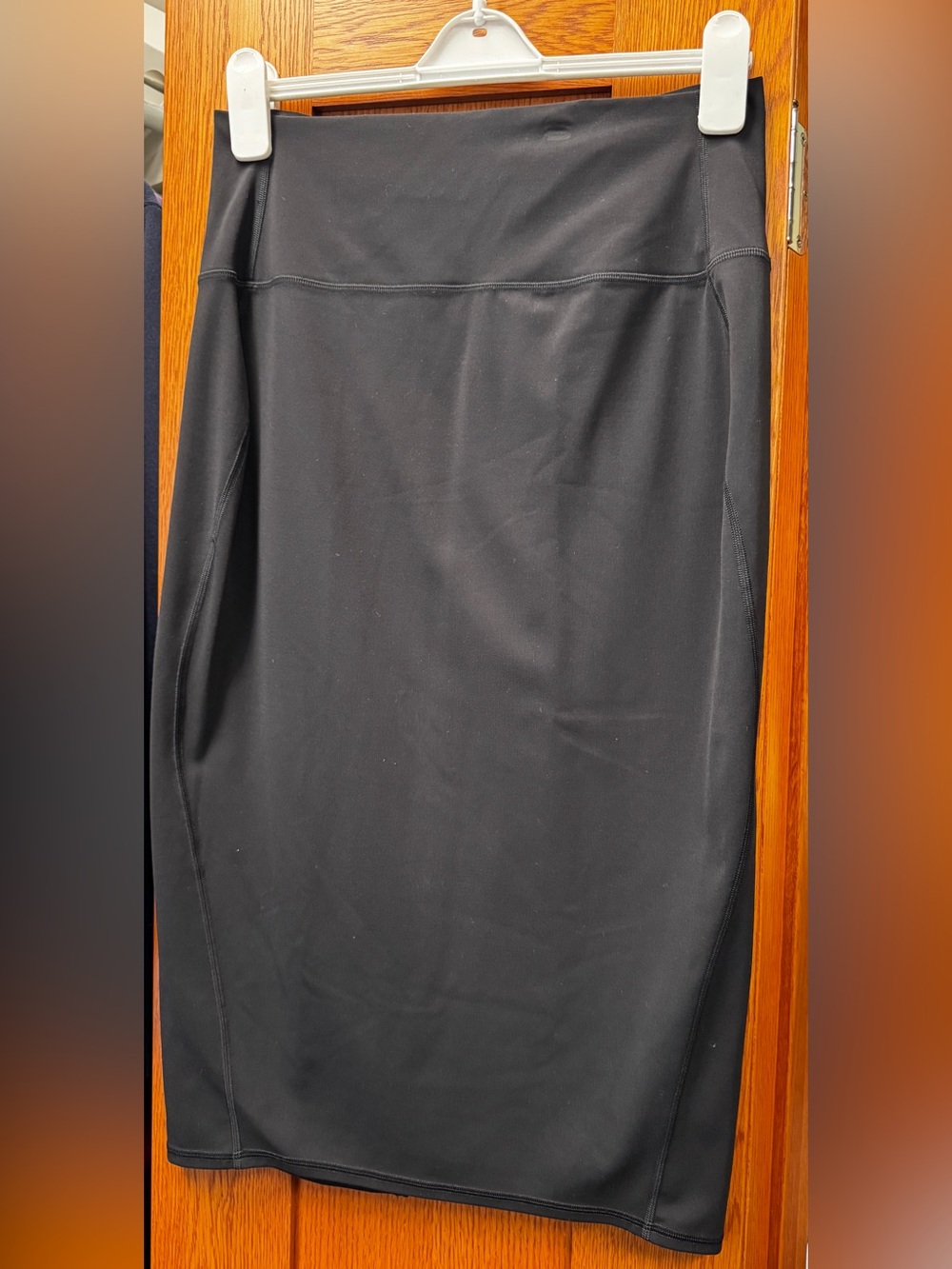 LuLuLemon Nulu Slim-Fit High-Rise Skirt - Black / Size 12 - Picture 2 of 3
